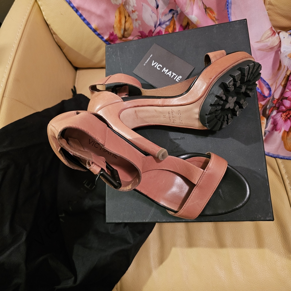 Vic Matie Tan and Black Heels